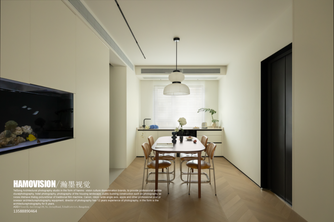 奶油色空间中的极简艺术丨中国上海丨年·演播室-45