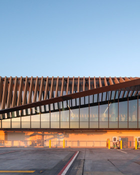 Woods Bagot adds modular terminal with aluminium fins to LAX