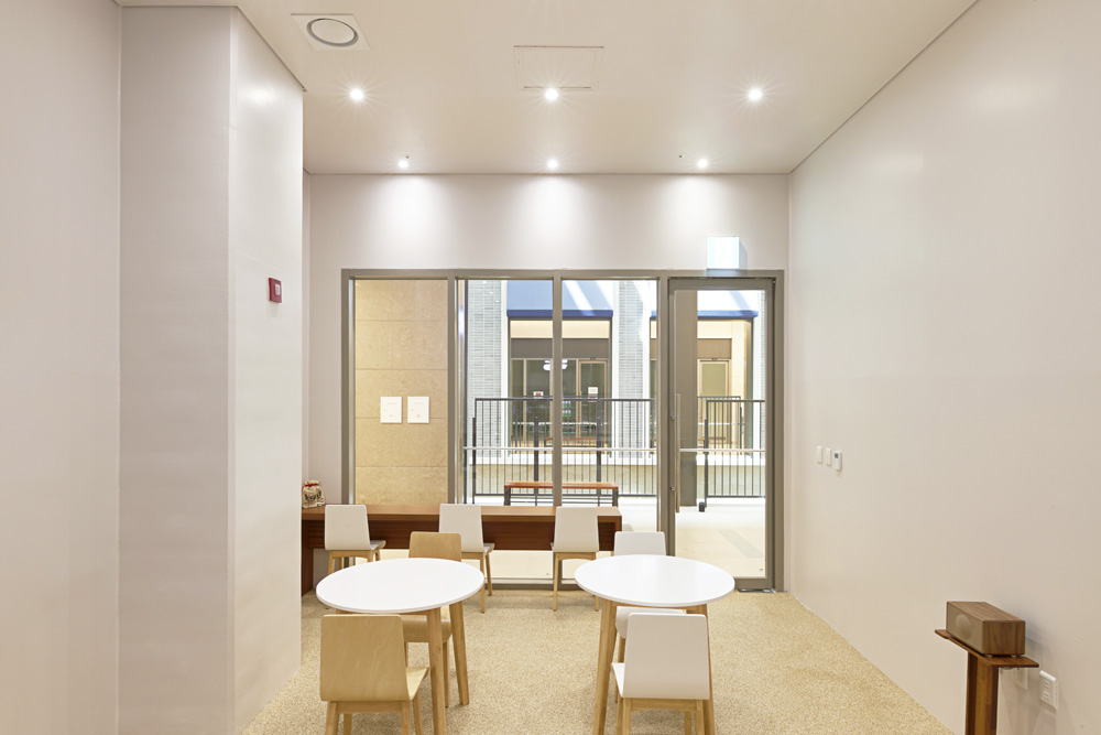 白色木屋 | 极简风格的 12 平米小空间设计-6