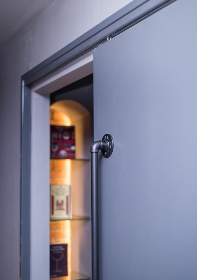 遇见孤独的灵魂——复古工业风威士忌酒吧设计-17