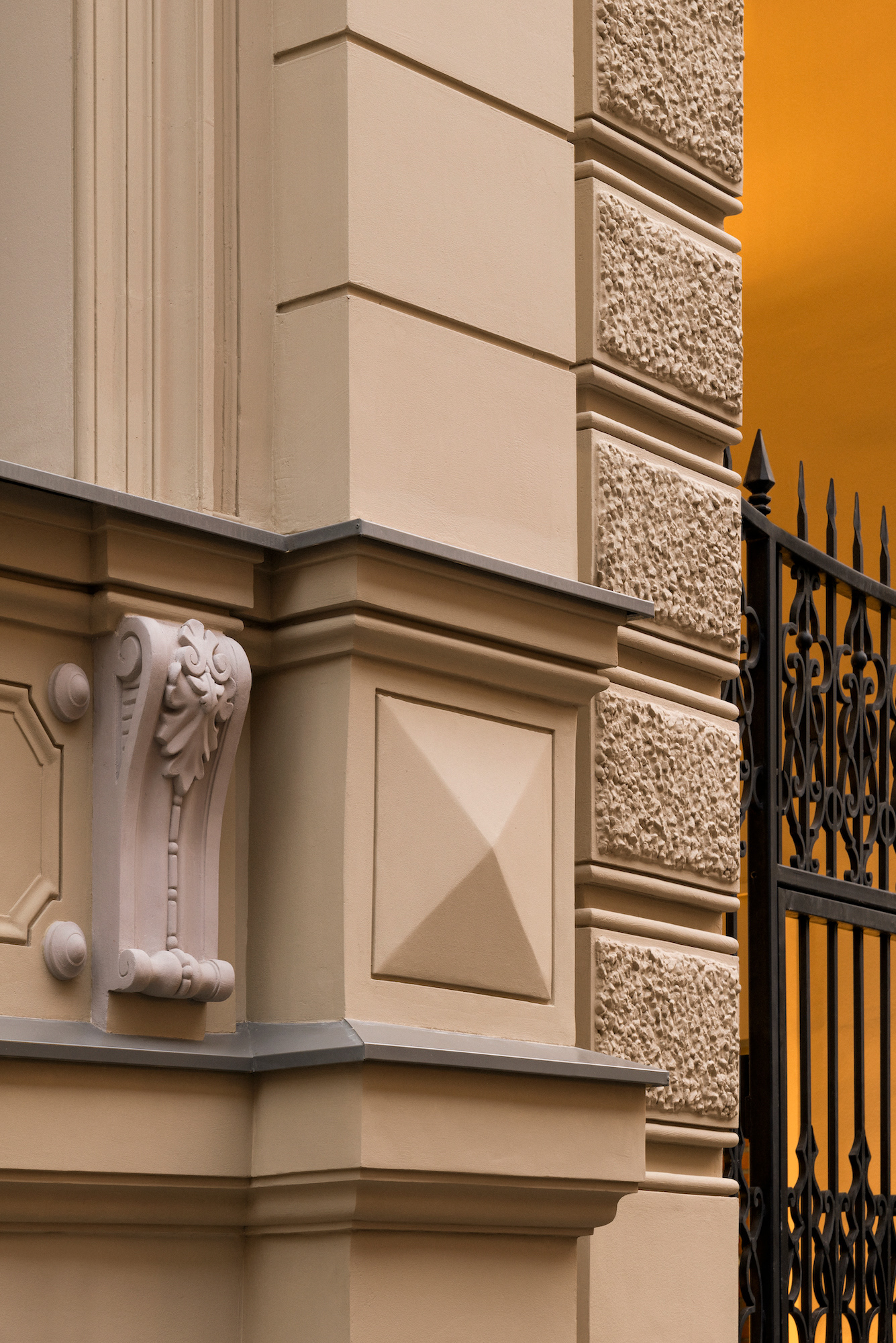 ABRIKOSOV / MR GROUP-16