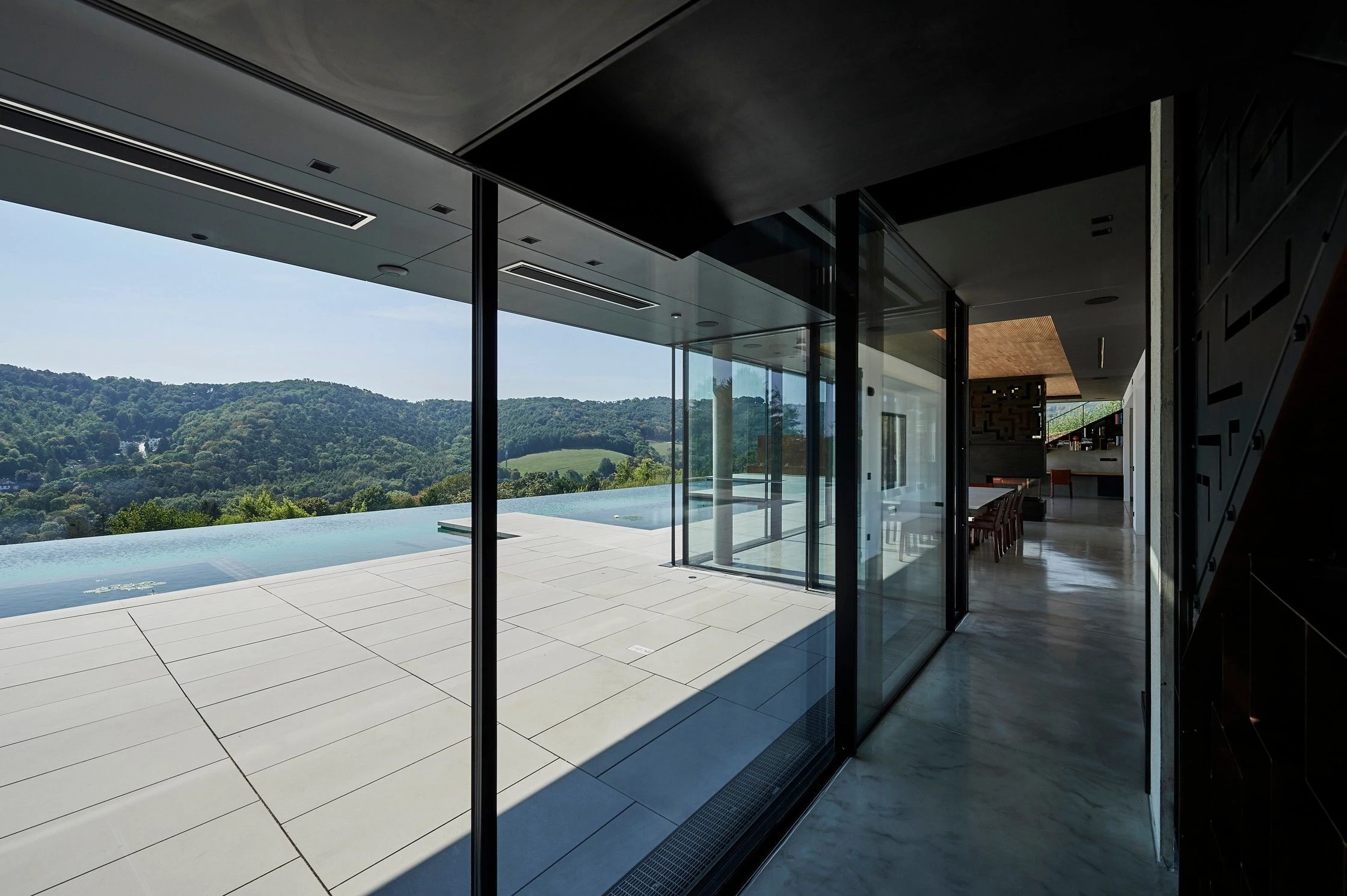 维也纳郊外森林中的“宽屏”之家-21