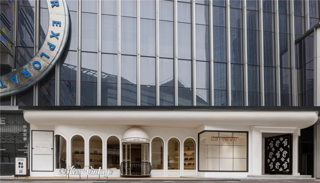 Miss Vintage 奢侈品集合店丨中国重庆丨岭众联合田艾灵设计-6