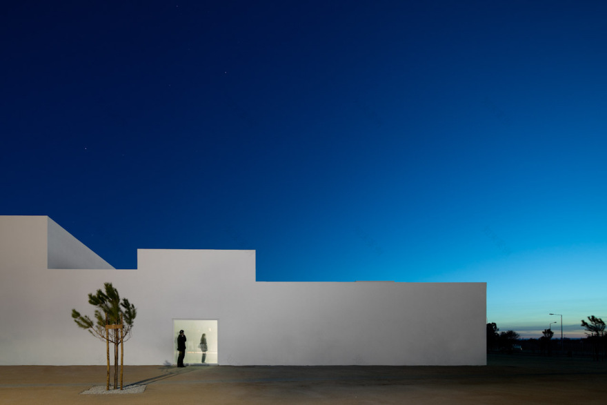 Aires Mateus 打造独特校园空间-38