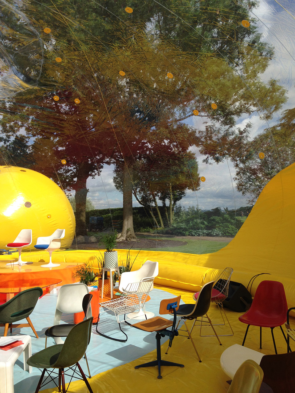 东伦敦的黄色大泡泡 / Dosis-63