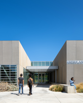 Los Medanos College Student Union & Kinesiology Complex / LPA