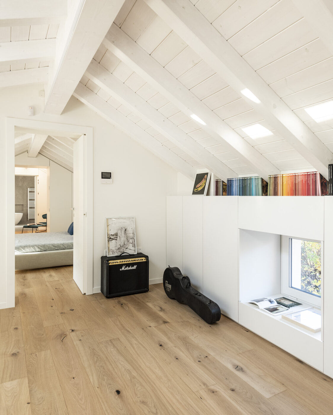 Casa MZ — Crafted Oak Interiors for an Art Historian’s Home-5