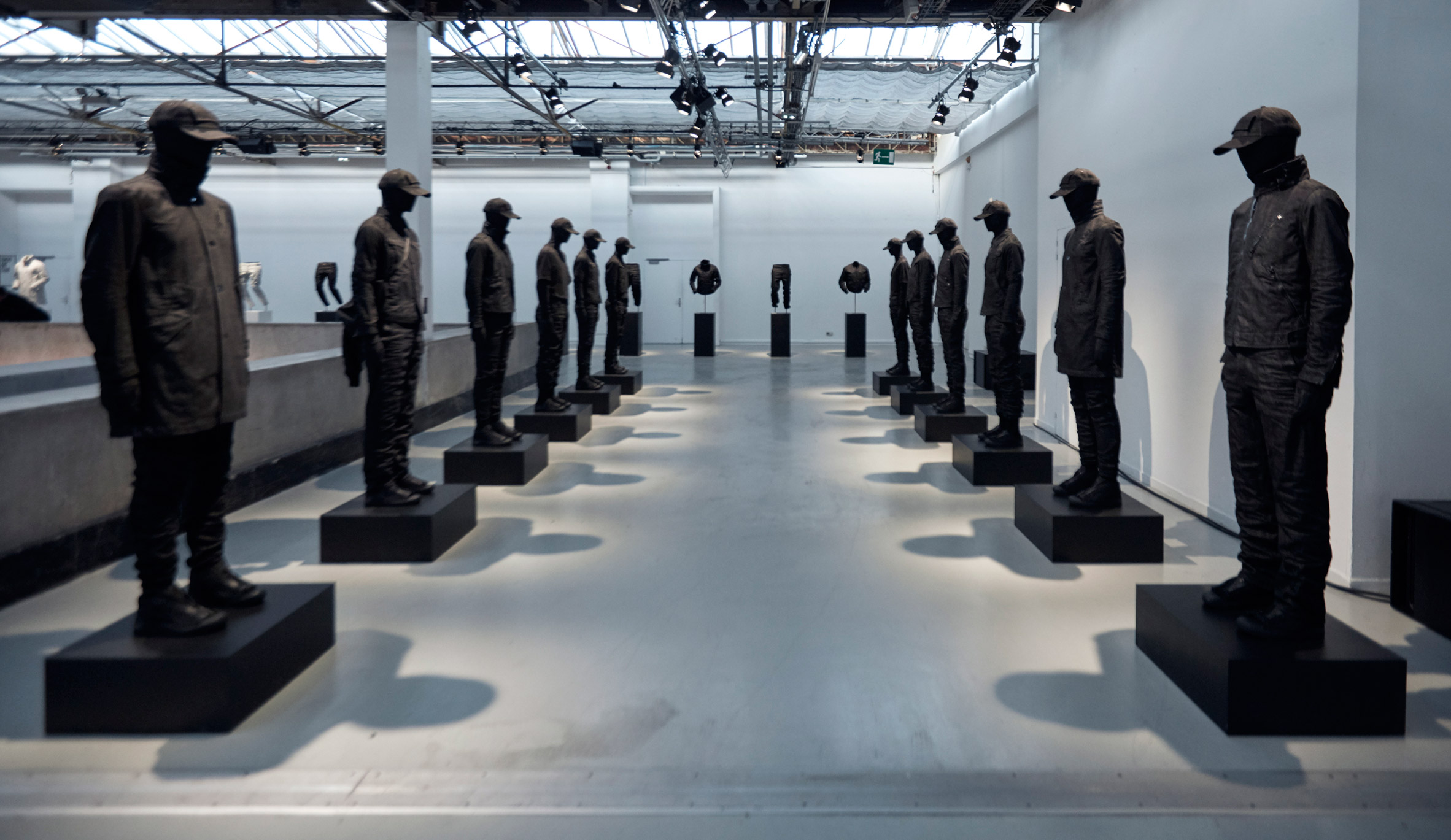 G·Star RAW 创意总监 Aitor Throup 展示人体工程学原型服装-12