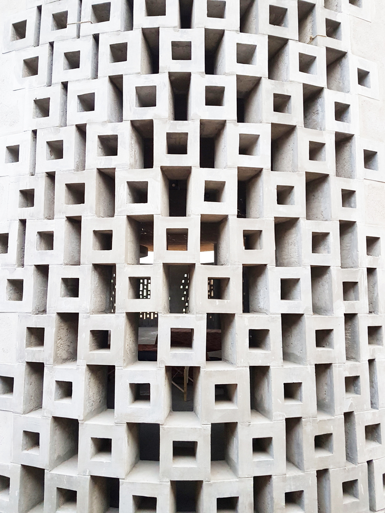 印度低成本社区中心,混凝土螺旋墙展现独特魅力-48