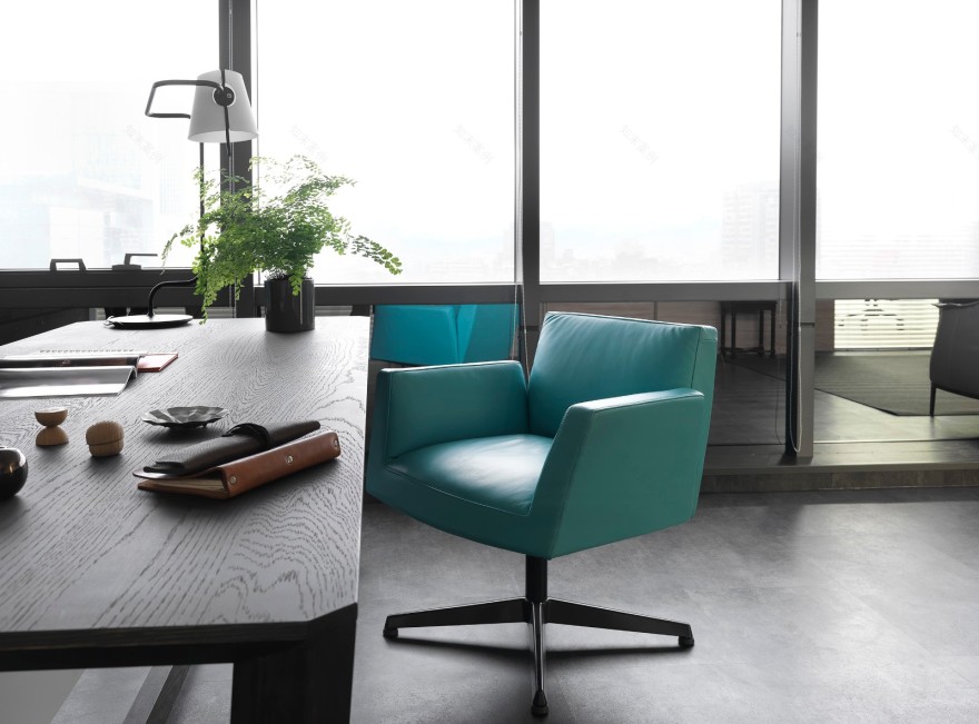 60 坪现代风办公室的绿意与工业时尚-6