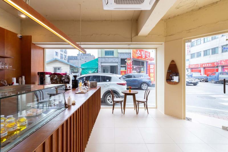 简约十平米咖啡厅，展现温馨原木风-10