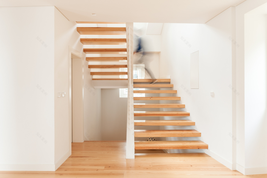 里斯本塔帕达教堂旁现代家庭住宅-43