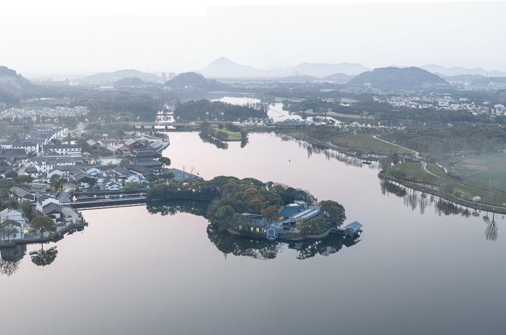 先锋鉴湖书店(鉴湖取水岛市政设施更新项目)丨中国绍兴丨大舍建筑设计事务所等-3