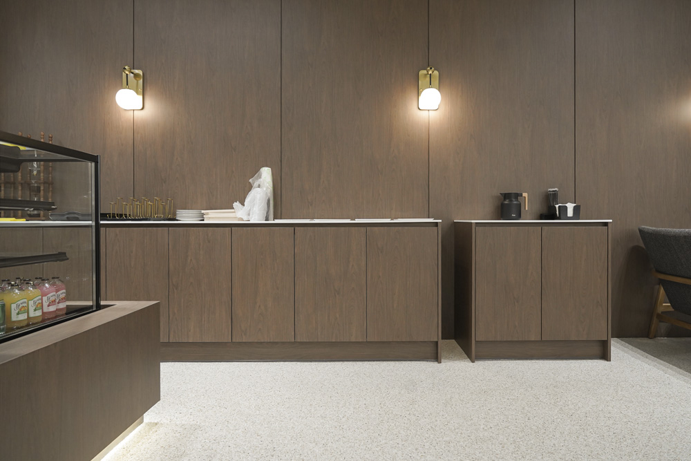 白色与木质，打造 36 平米的极简咖啡厅-15