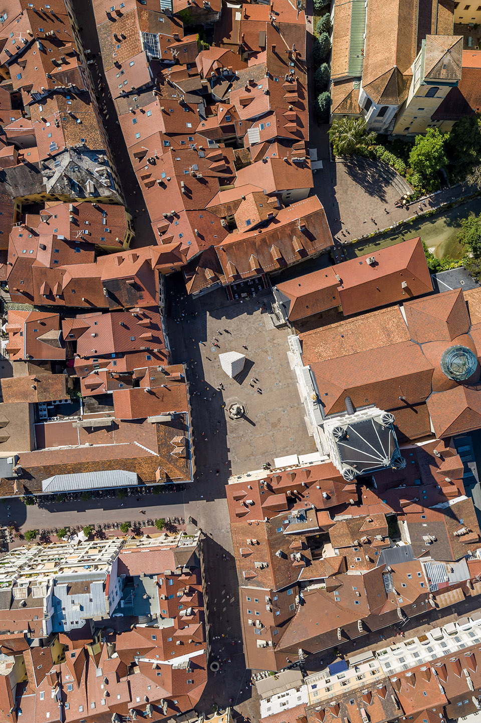 Living Pavilion装置，安纳西 / Behin Ha-28