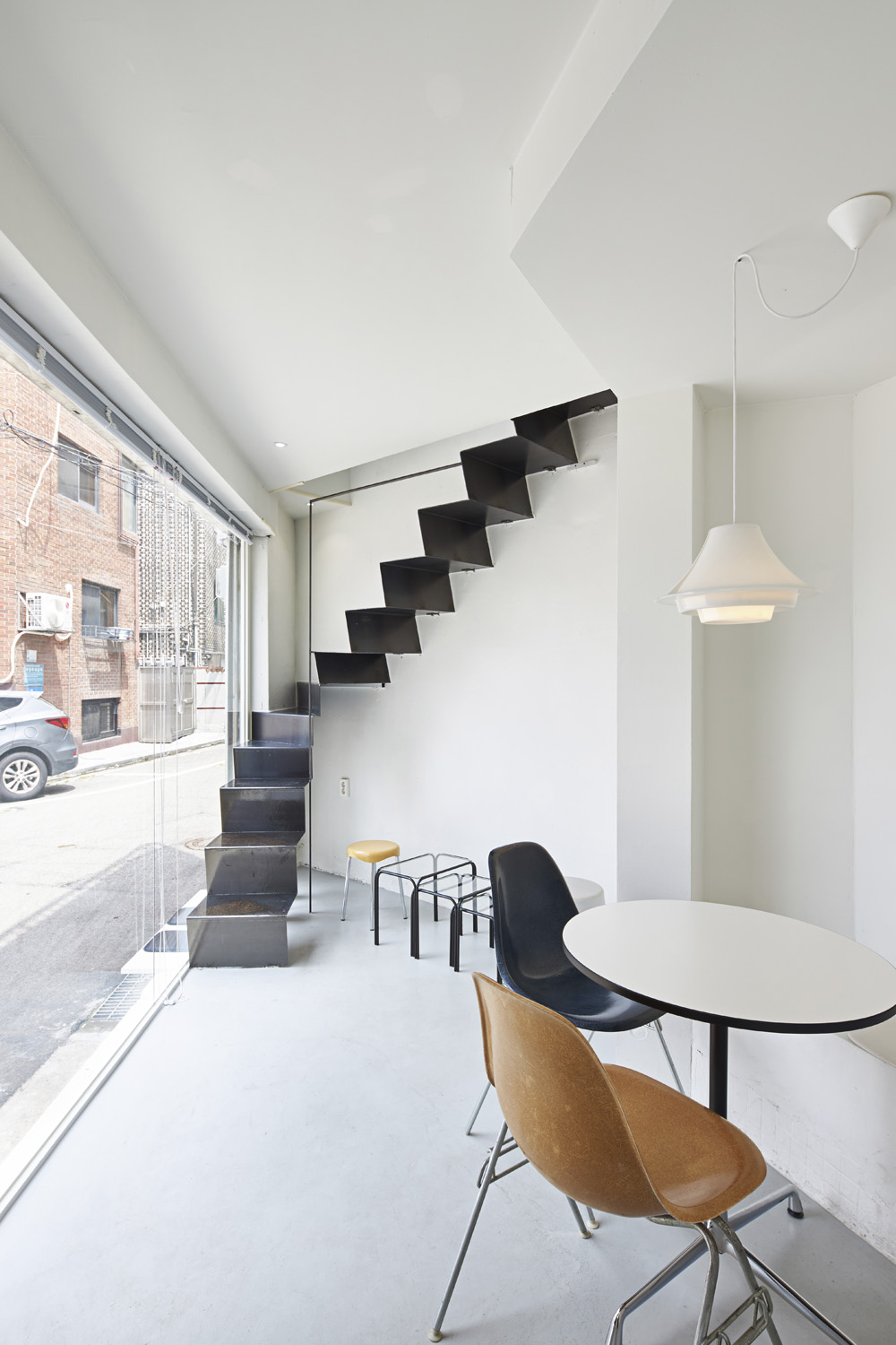 白色梦幻 | 10 平米迷你咖啡厅的惊艳室内设计-6