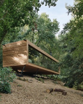 窥镜旅舍丨英国丨Michael Kendrick Architects