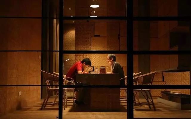 美剧《摩登家庭》里没人要的豪宅，竟然是这位世界级知名建筑师的家！儿子还是当红小鲜肉！-189