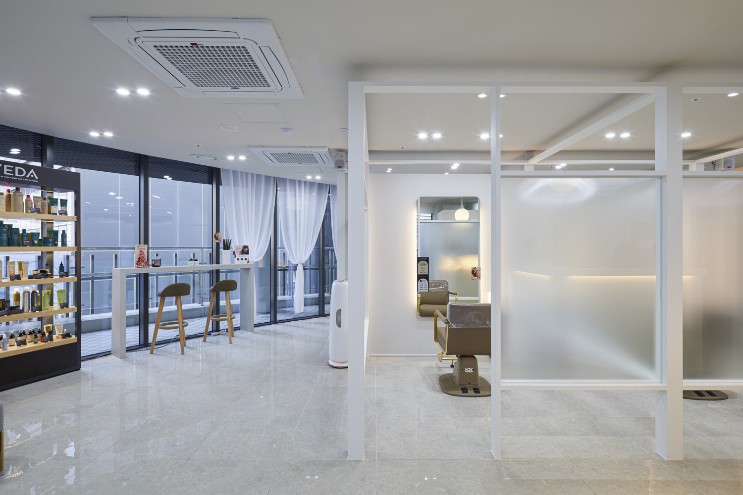 30 平米极简美容院，现代风格的魅力展示-2