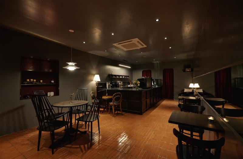 现代简约风 10 坪咖啡厅 高雅黑色调室内设计-5