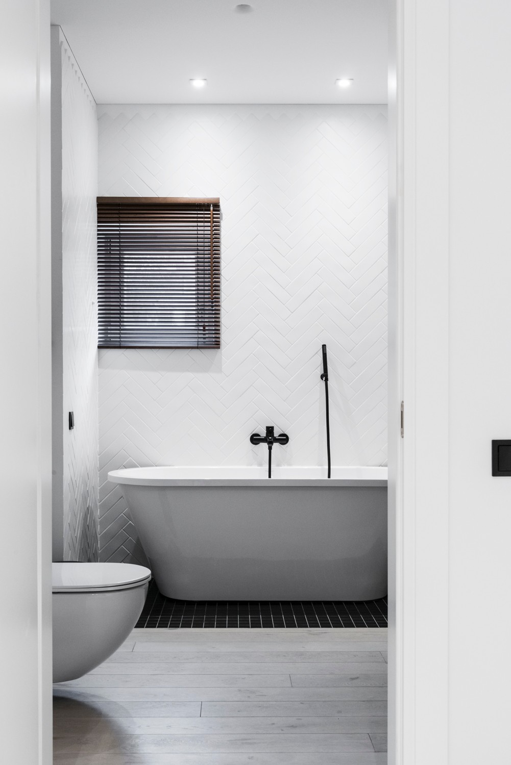 简约黑白木色 纯色美学私宅-11