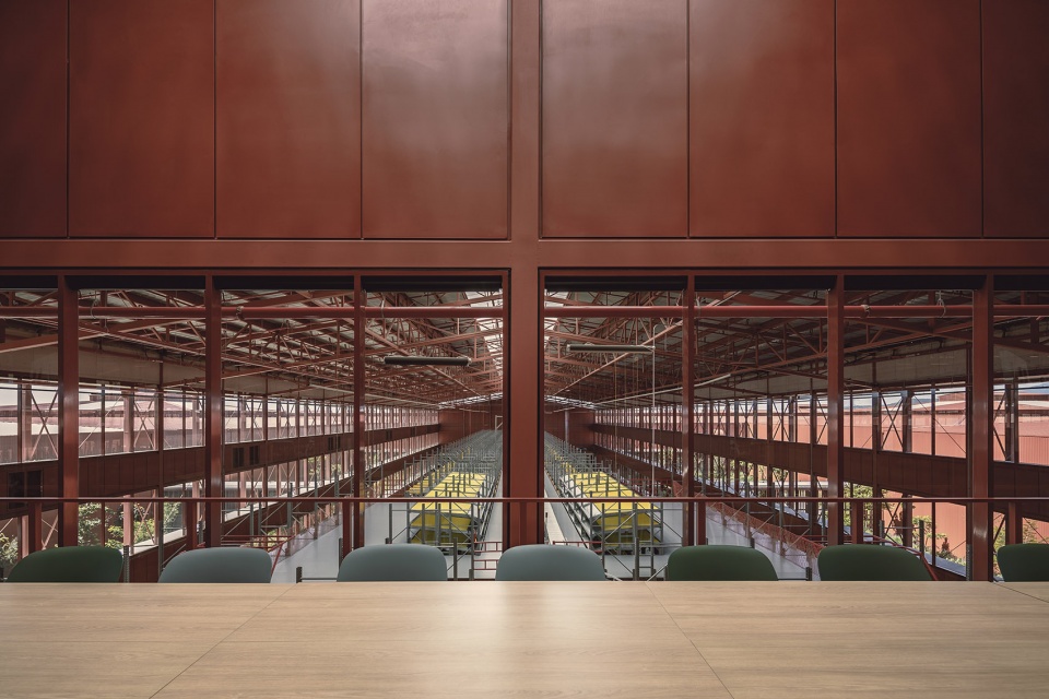 墨西哥 CBG 园区 | 钢筋混凝土与绿色花园的工业风范-19