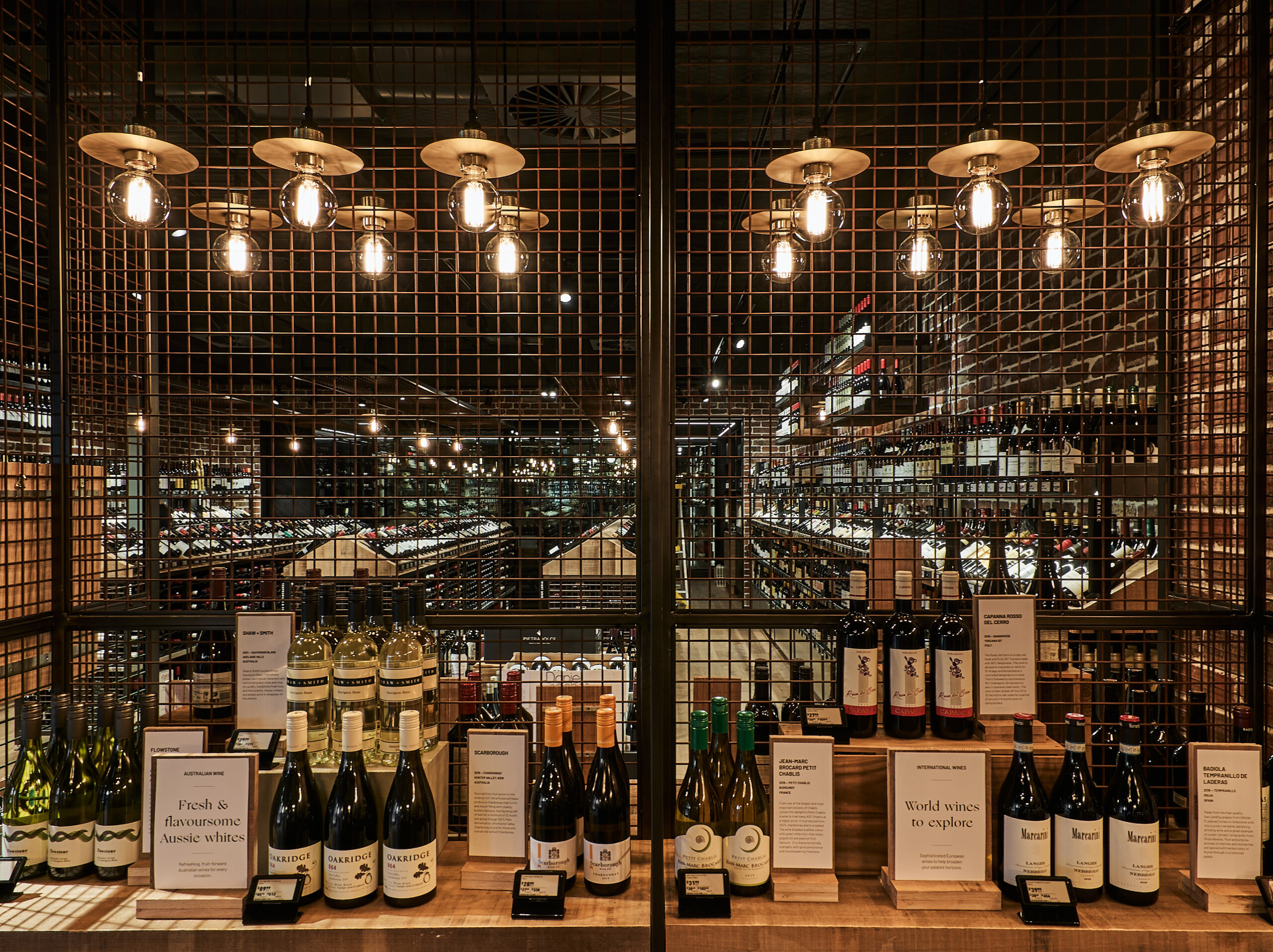 丹·墨菲斯兰科夫店

注：Dan Murphy's是澳大利亚知名的连锁酒业零售品牌，Lane Cove是具体一家店铺所在地点（可能是悉尼的一个地区兰科夫 ），通常品牌店铺名字可表达成某品牌某地店  丨i2C Architects,Twelve Architects-26