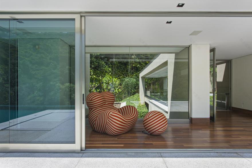 巴西 MG 州 Bosque da Ribeira 住宅 | 与自然和谐共处的现代建筑-10
