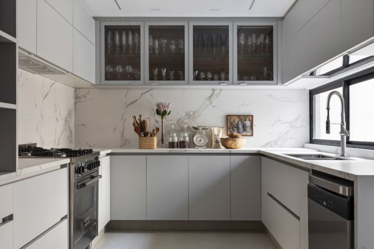 Generosa varanda na sala motiva família a trocar de apartamento no mesmo bairro - Conexão Decór-2