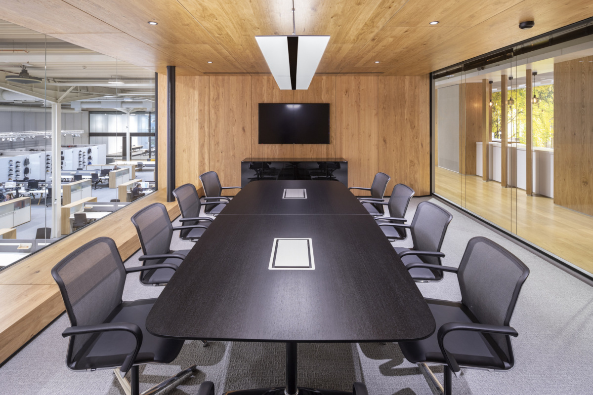 波兰 CCC 鞋包办公空间-16