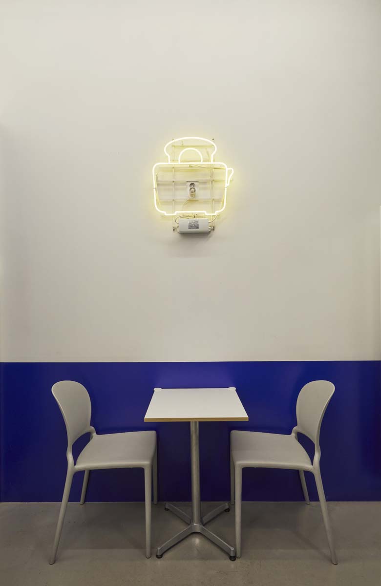 色彩点睛的 8 坪小空间-7