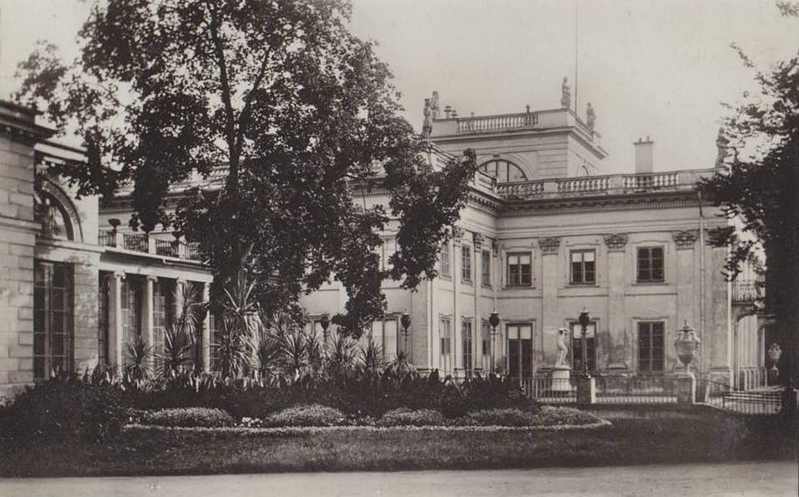 华沙皇家浴场公园内的岛屿宫丨波兰华沙丨蒂尔曼·冯·加默伦,多米尼克·梅林等-53