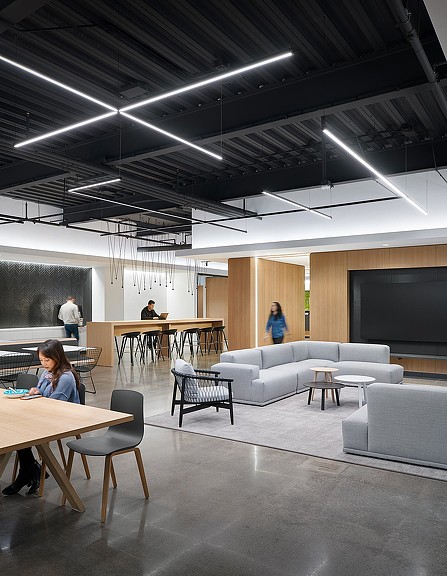 科技先驱 Ossur 美国总部，展现冰岛灵感与社区精神-5