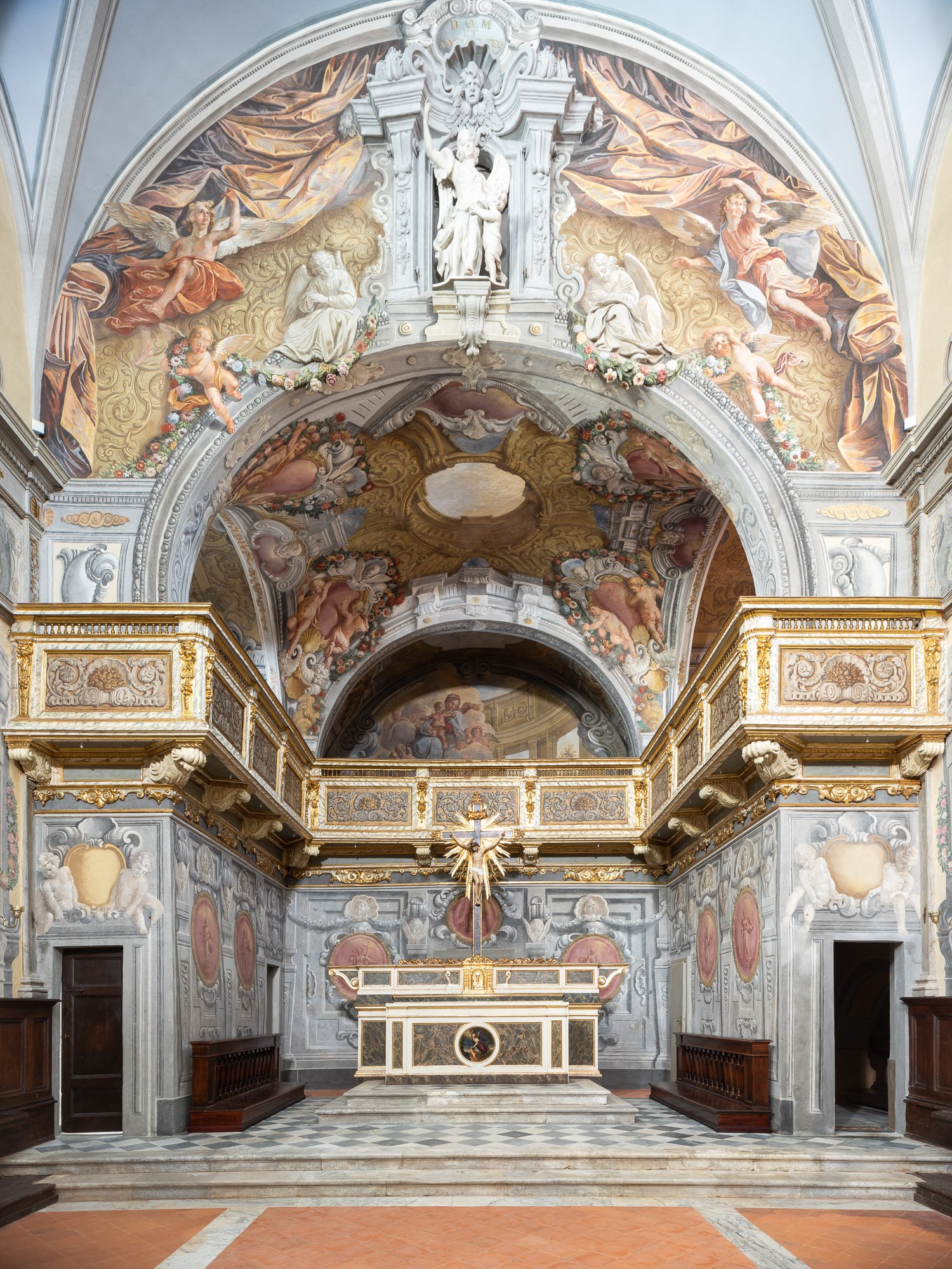 光影交织下的历史教堂修复-21