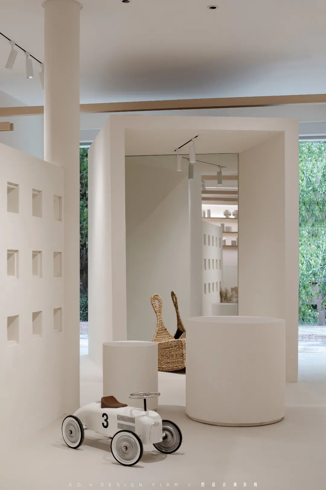 打破重组构建新秩序,南京 100㎡童装店设计展示创新空间美学-37