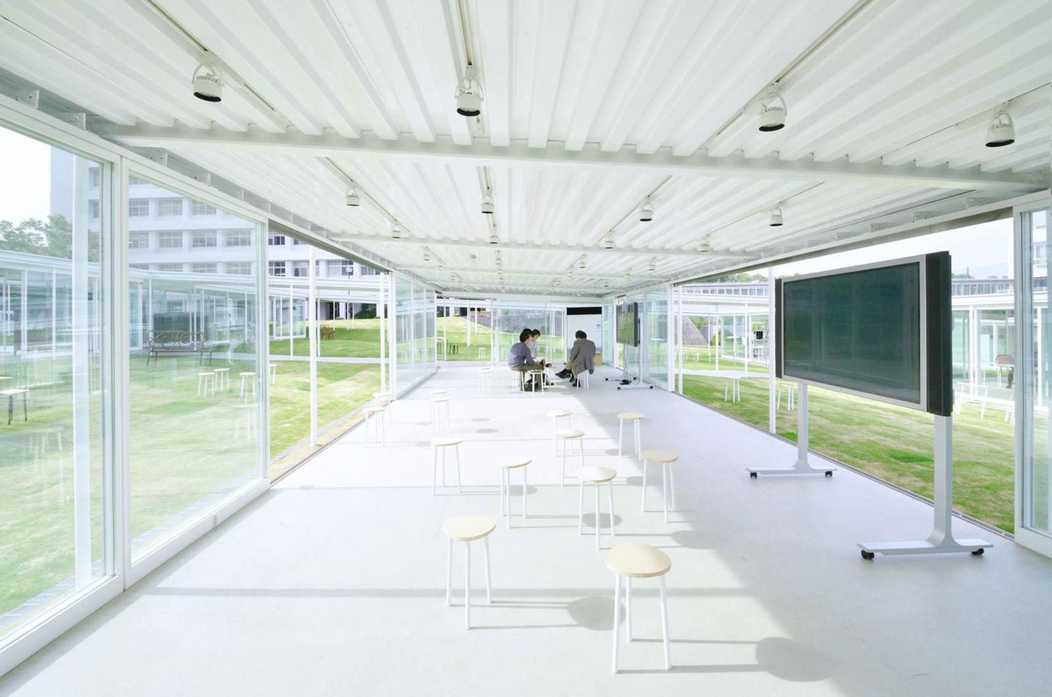 大学校园扩建 | 单层钢构，内外互通的开放空间-10