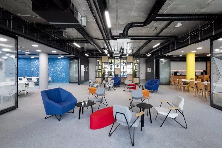 Milestone Systems 索非亚办公室——对称布局中的空间多变性-4