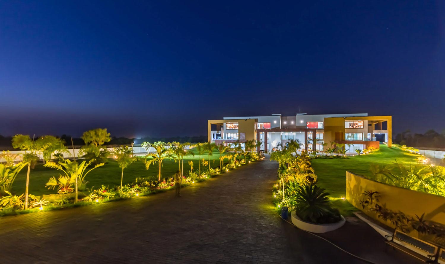 印度古吉拉特邦壮丽豪华别墅设计-31