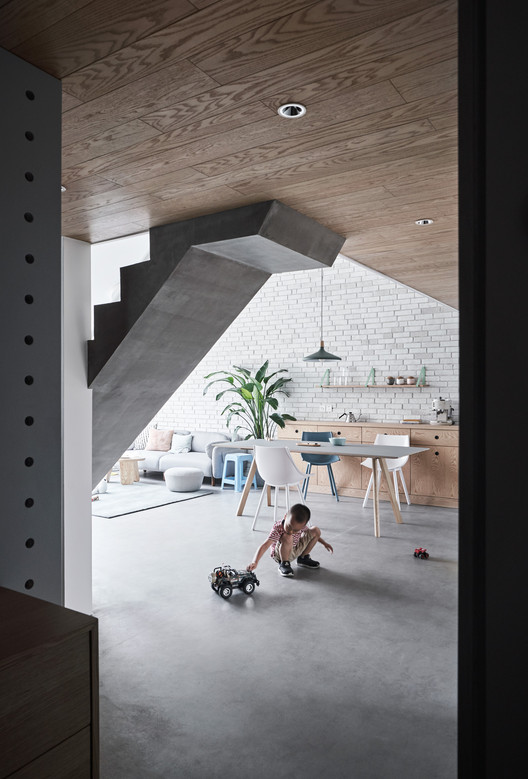 北京 Starburst House 的倾斜天花板挑战-29