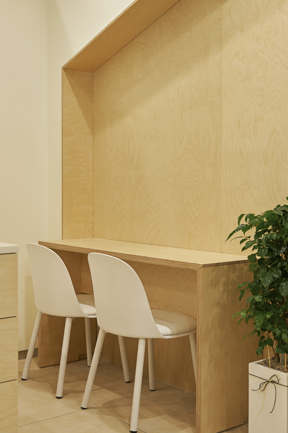 十坪现代简约双色酸奶店设计，展现极简美学魅力-10