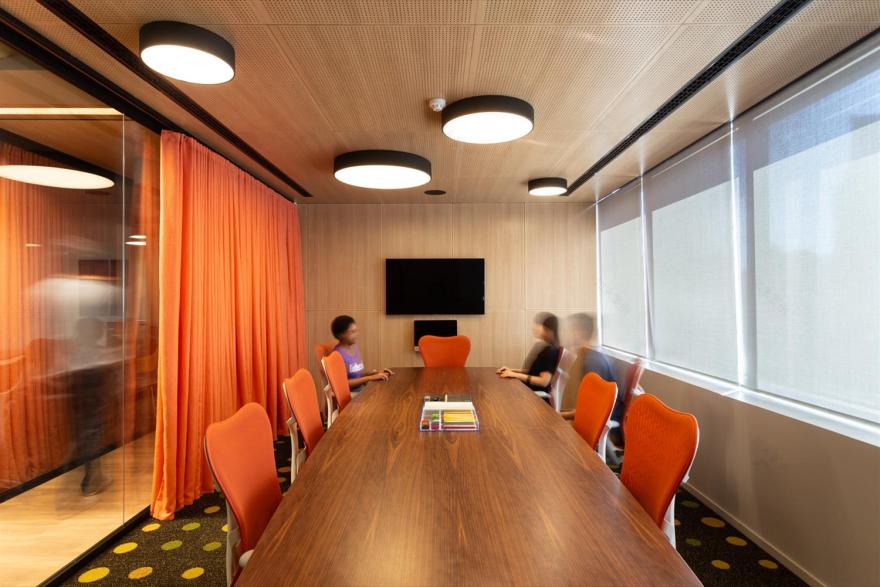 MACh Arquitetos 打造音乐字母总部,创新设计引领行业趋势-7