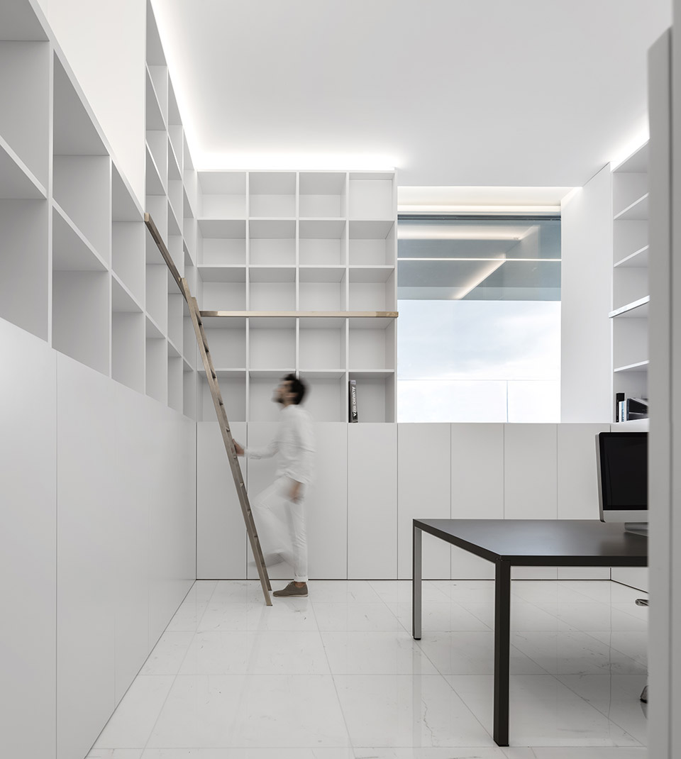 松树林之间的住宅，西班牙 / Fran Silvestre Arquitectos-38