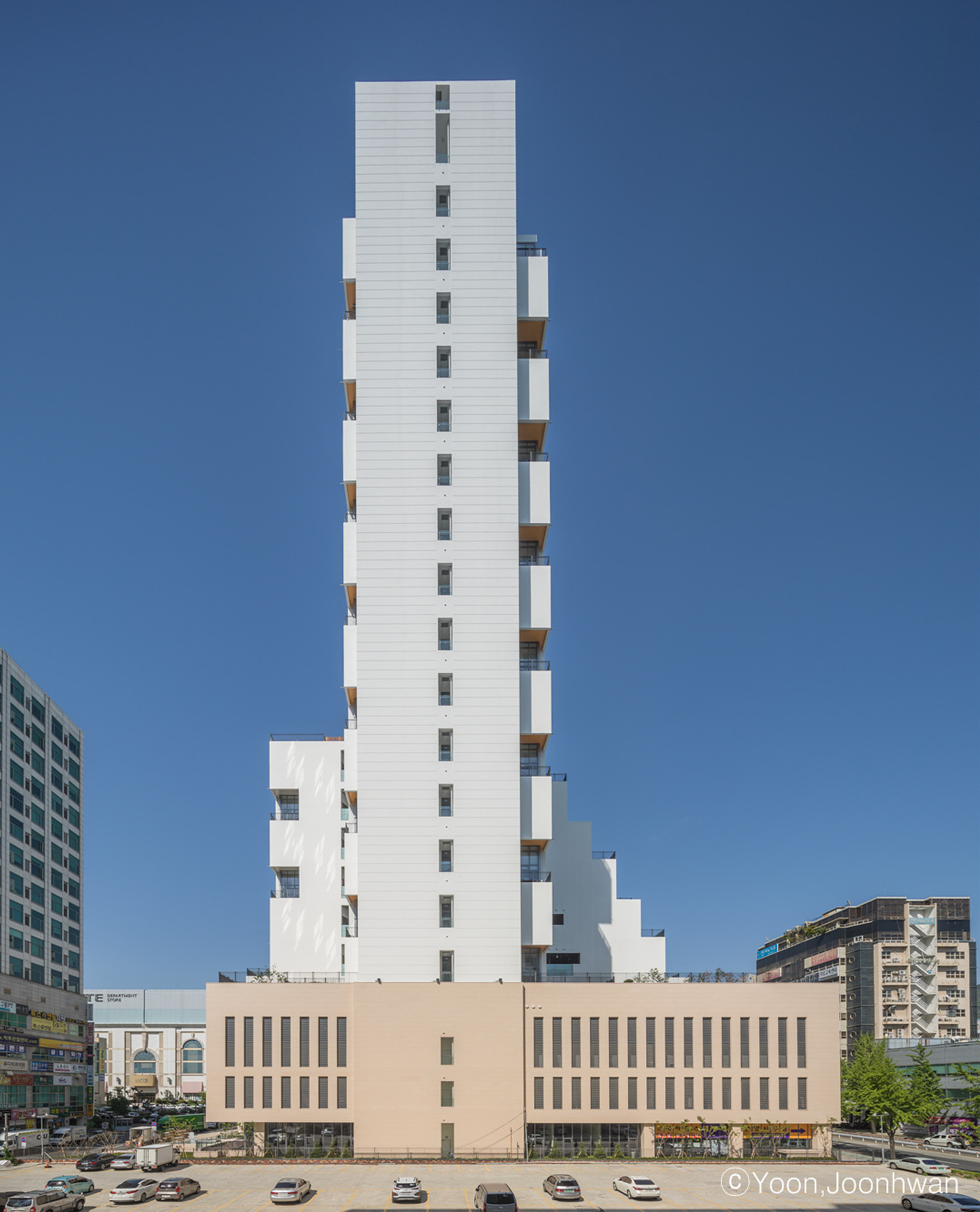 分层露台公寓 | 商业区里的宜居设计-17