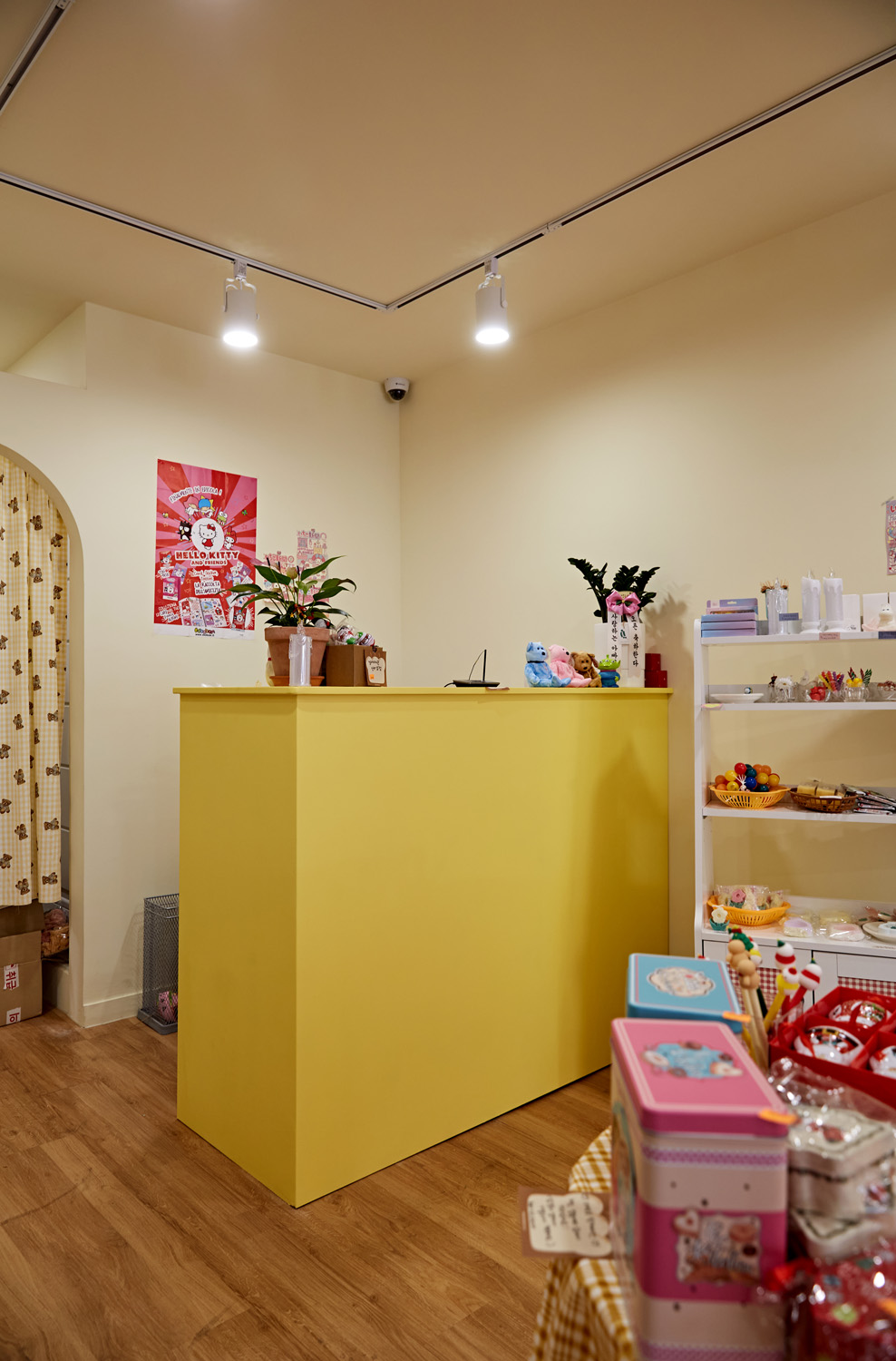 11 坪小店翻新，打造温馨橙色调空间-11