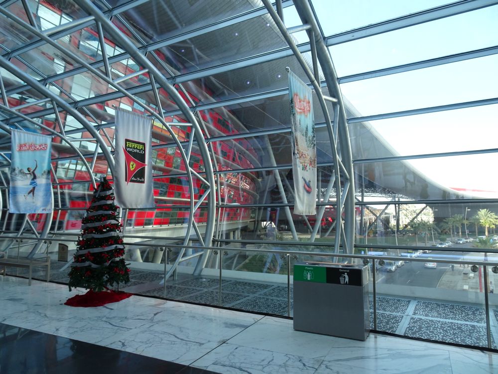 フェラーリ・ワールド・アブダビ | UAE の建築【世界建築巡り】-56