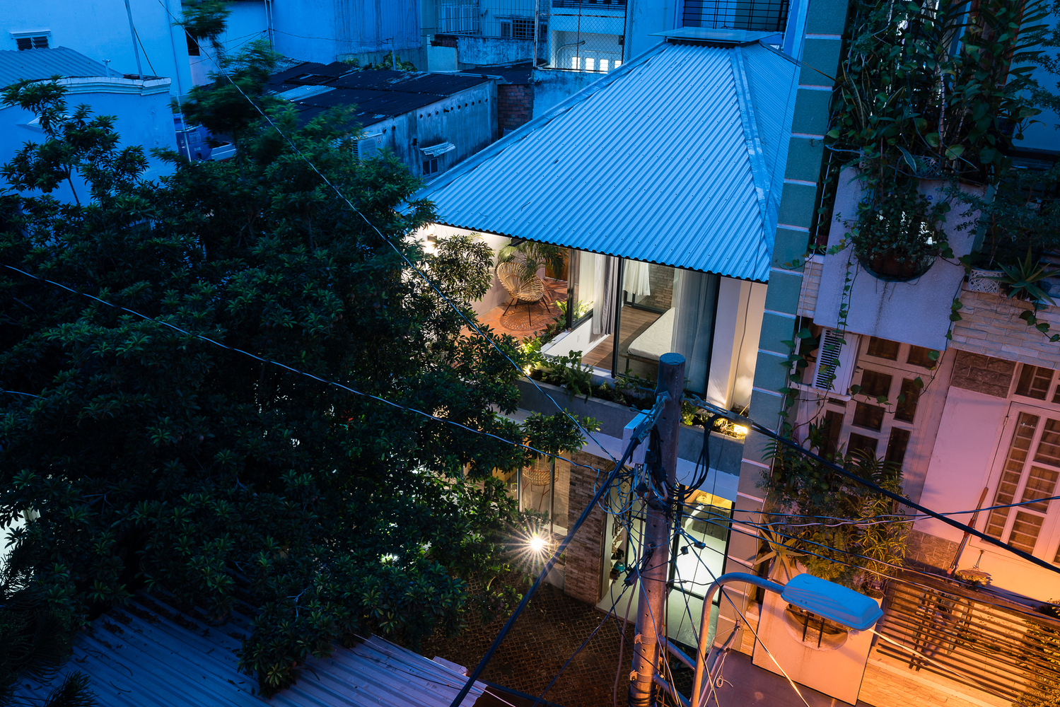 越南热带小院中的“遮阳伞”建筑-62