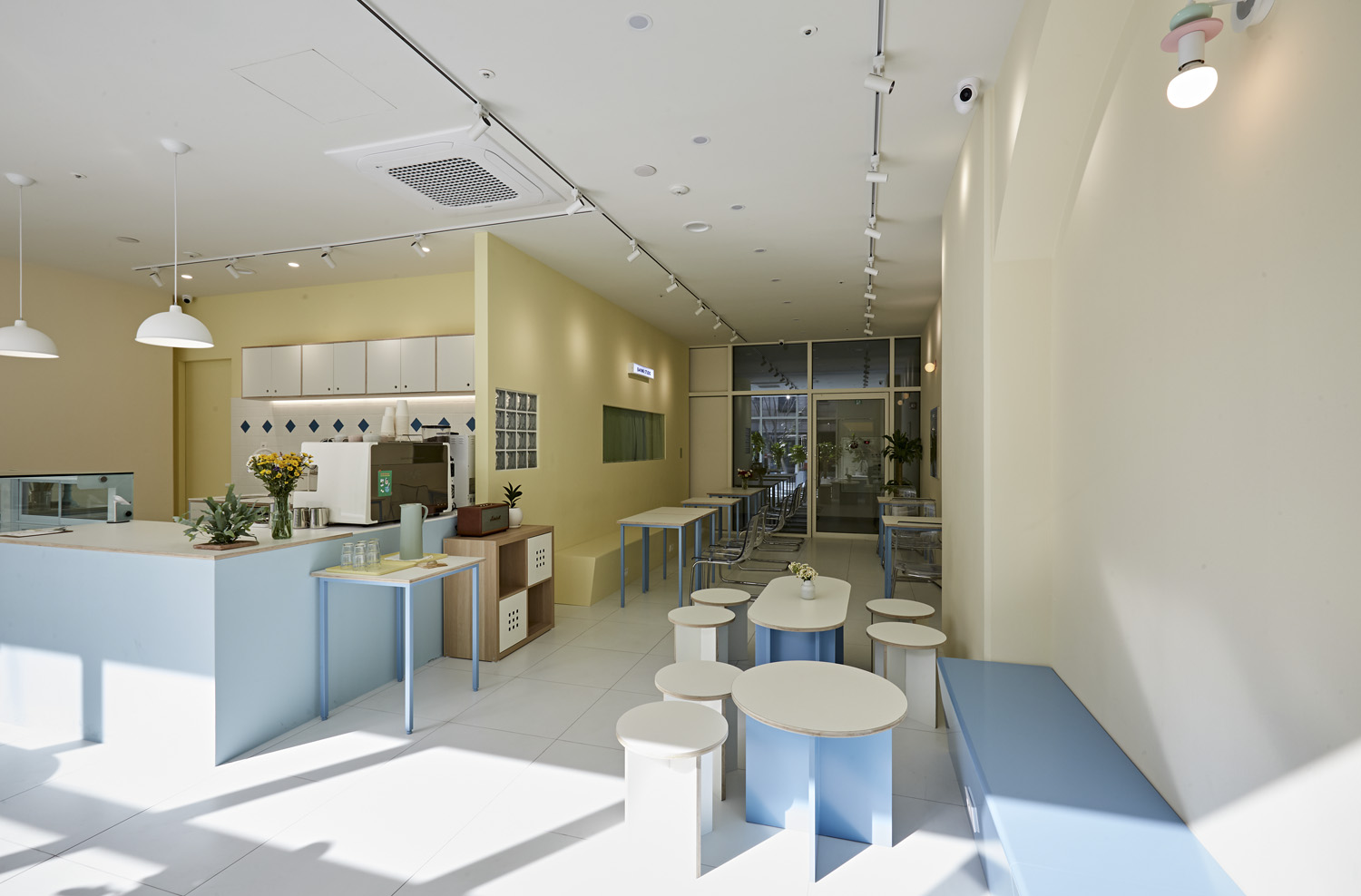 简约清新 25 平米小烘焙店设计-8