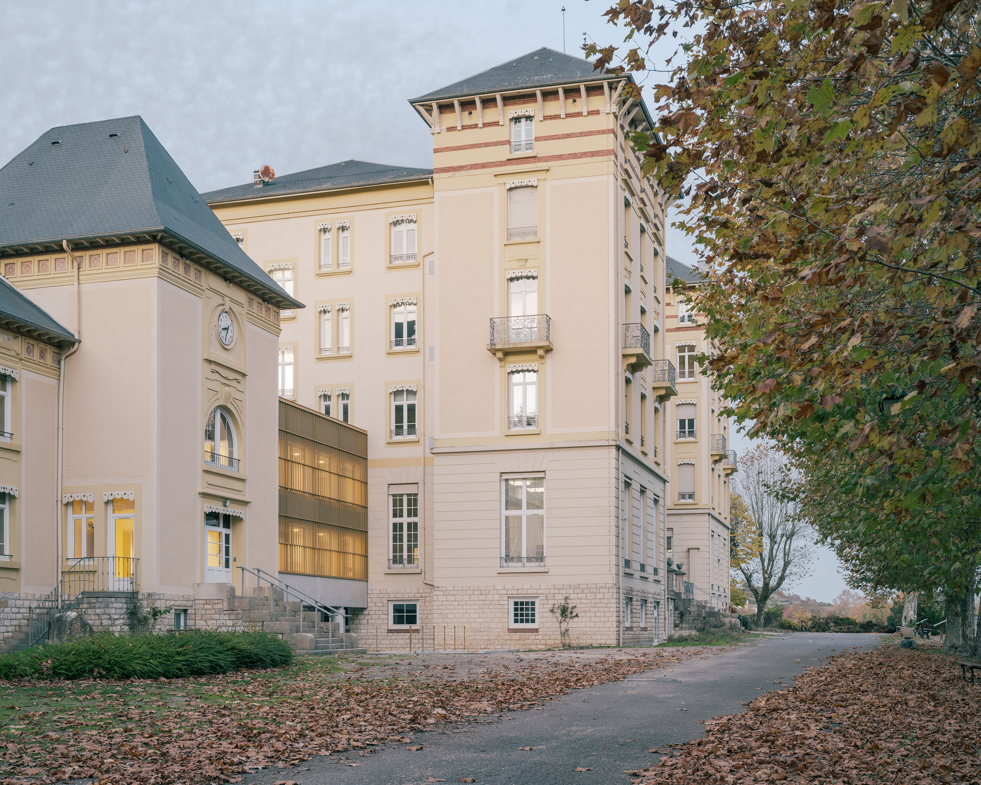 Connecting Gallery for the Les Verdaines Retirement Home / Agence Vulcano-Gibello-30