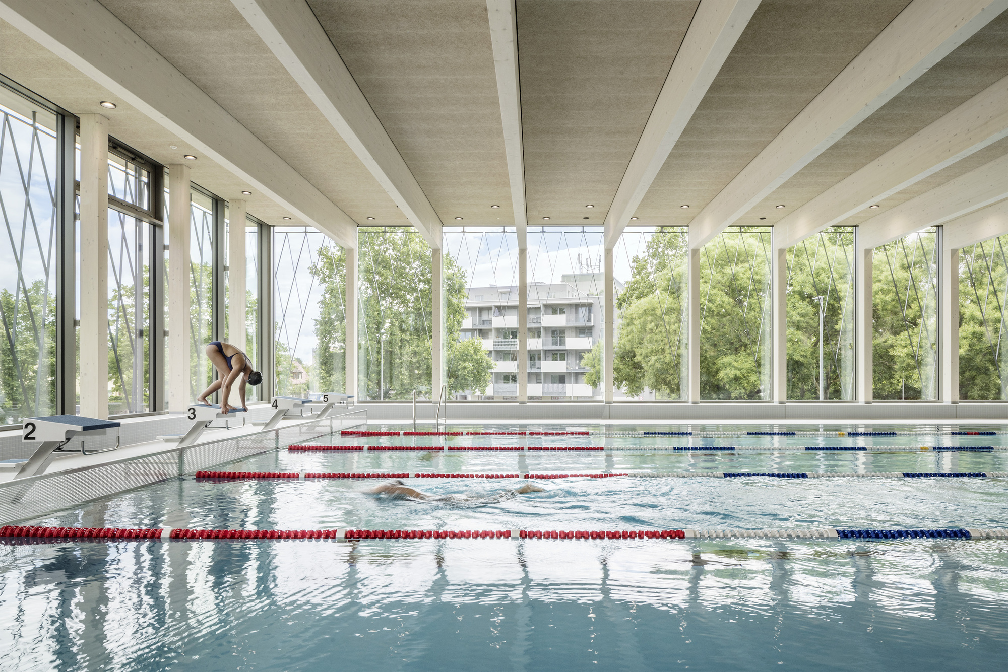 Public Swimming Pool Großfeldsiedlung / Illiz Architektur-18
