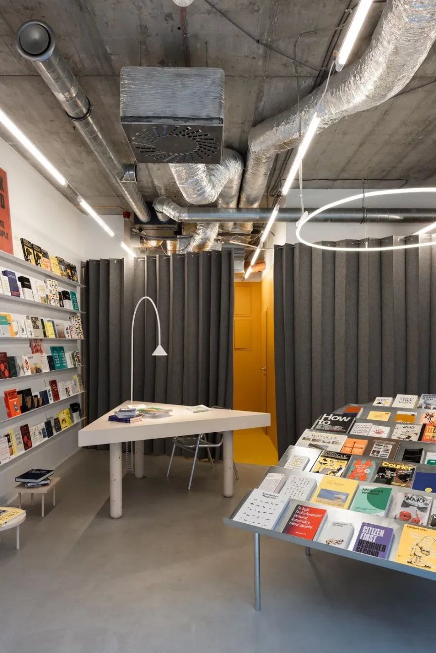 BROT 书店丨斯洛伐克布拉迪斯拉发丨Grau Architects-25